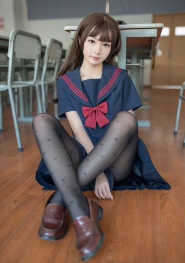 在公厕里沦为母狗_1080免费观看